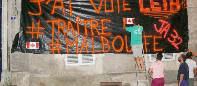 Les JA 32 manifestent devant la permanence du député LREM