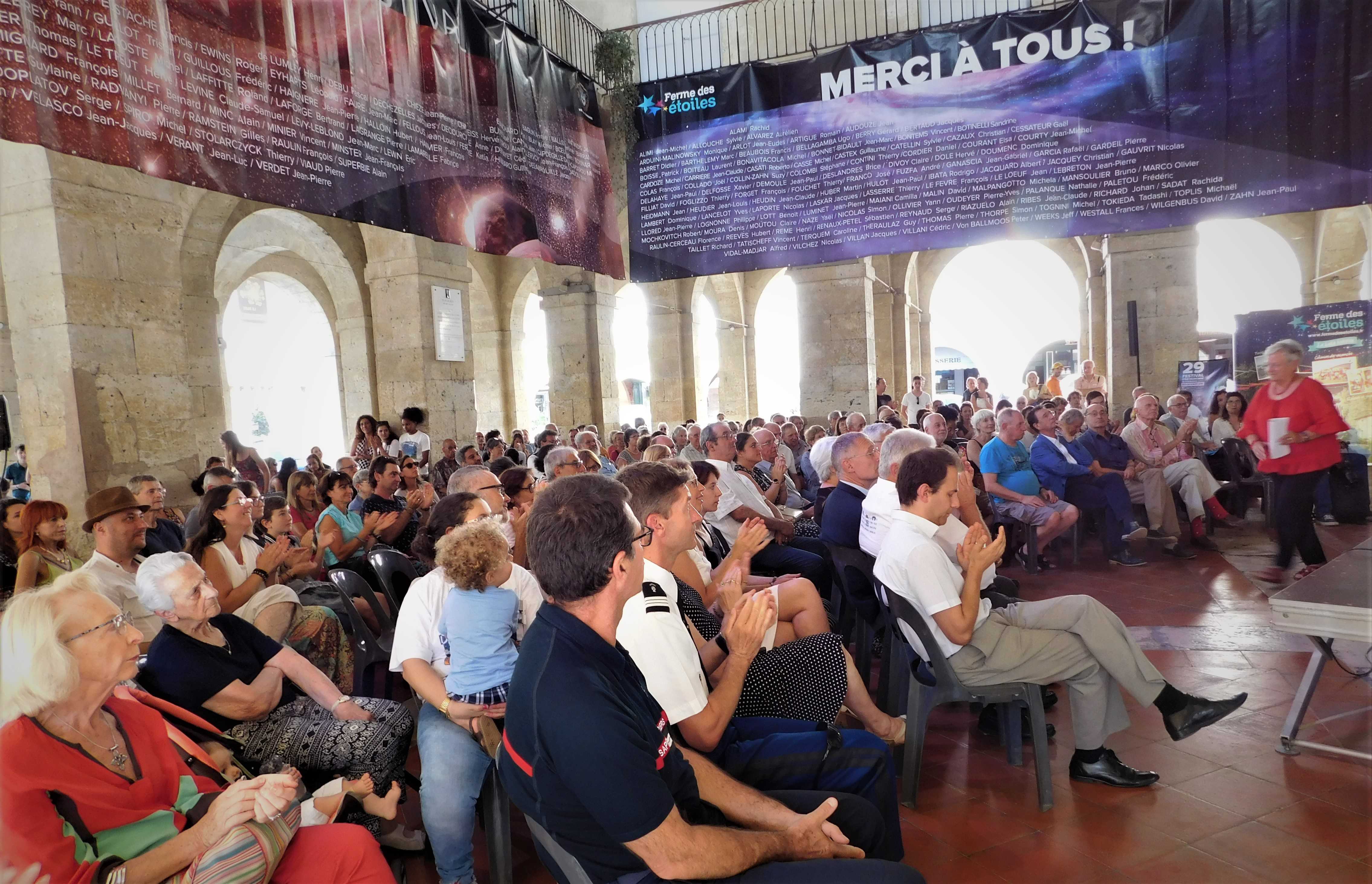 Le public nombreux adhère aux propositions