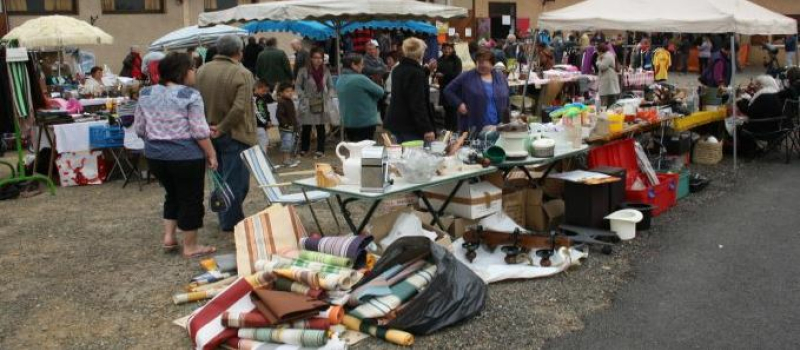 Vide grenier et concours de pétanque