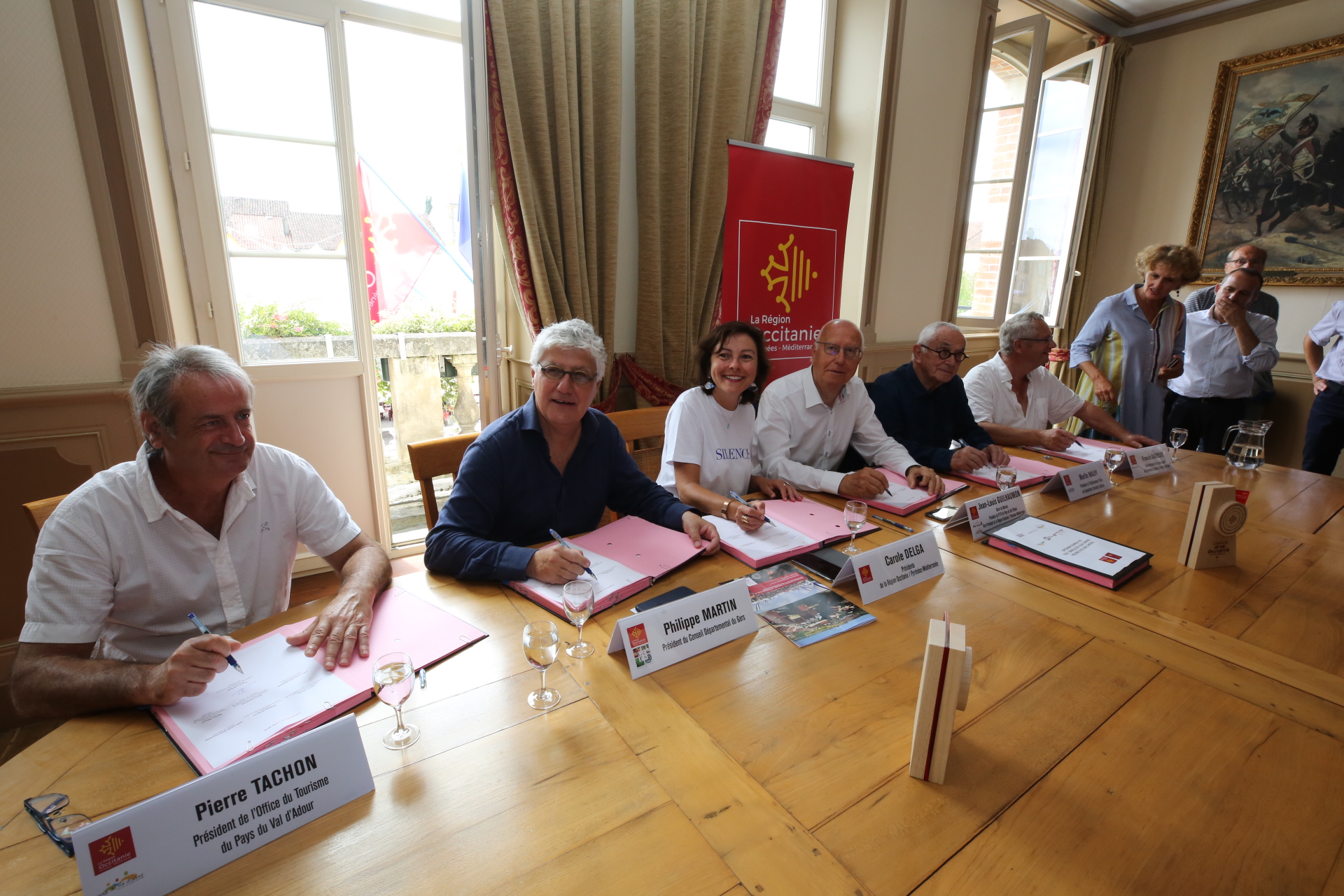 Signature du contrat à Marciac - Photo : © Sébastien Lapeyrere