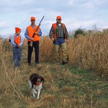 two-men-a-young-girl-and-a-dog-head-in-hunting-725x482.jpg