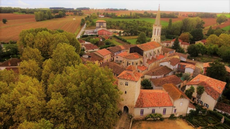 Ciel, mon village !