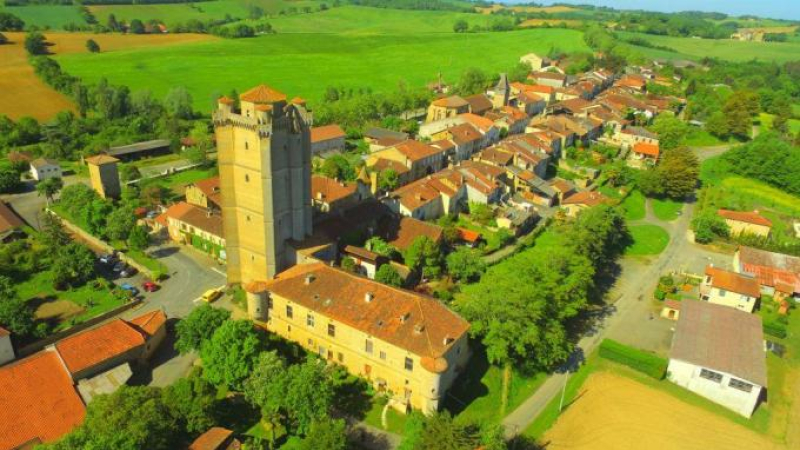 Ciel, mon village !