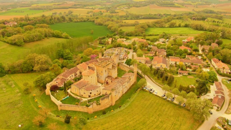 Ciel, mon village !