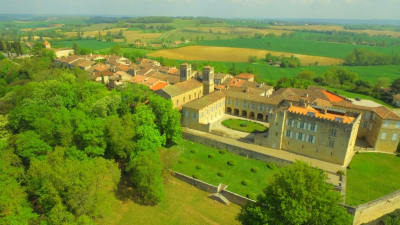 Ciel, mon village !