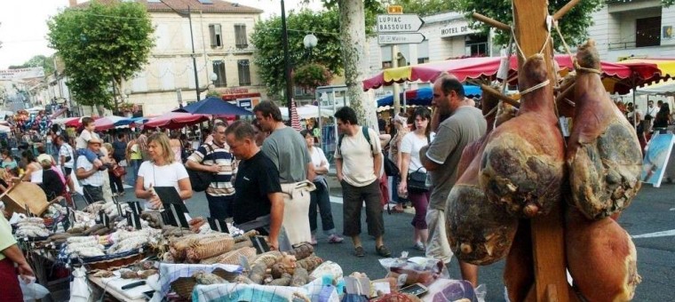 le-marche-a-la-fraiche-c-est-encore-possible-ce-soir-a-vic.jpg