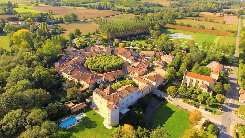 Ciel, mon village !