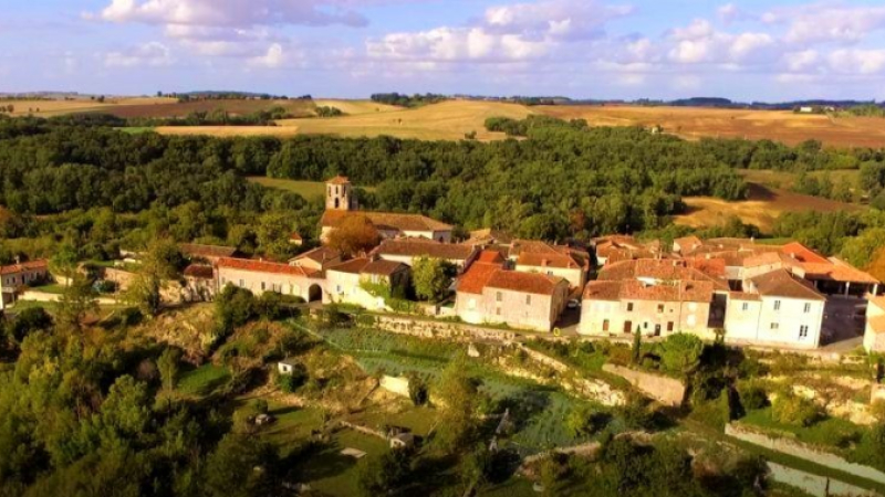 Ciel, mon village !