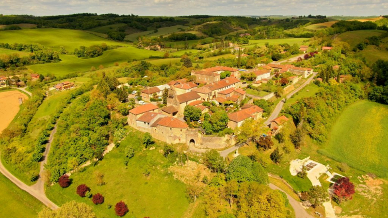 Ciel, mon village !