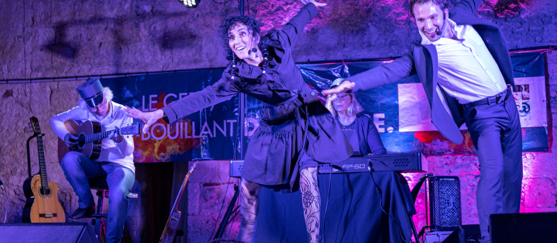 Un festival étincelant interprété par un groupe d'acteurs talentueux