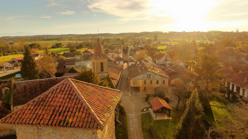 Ciel, mon village !