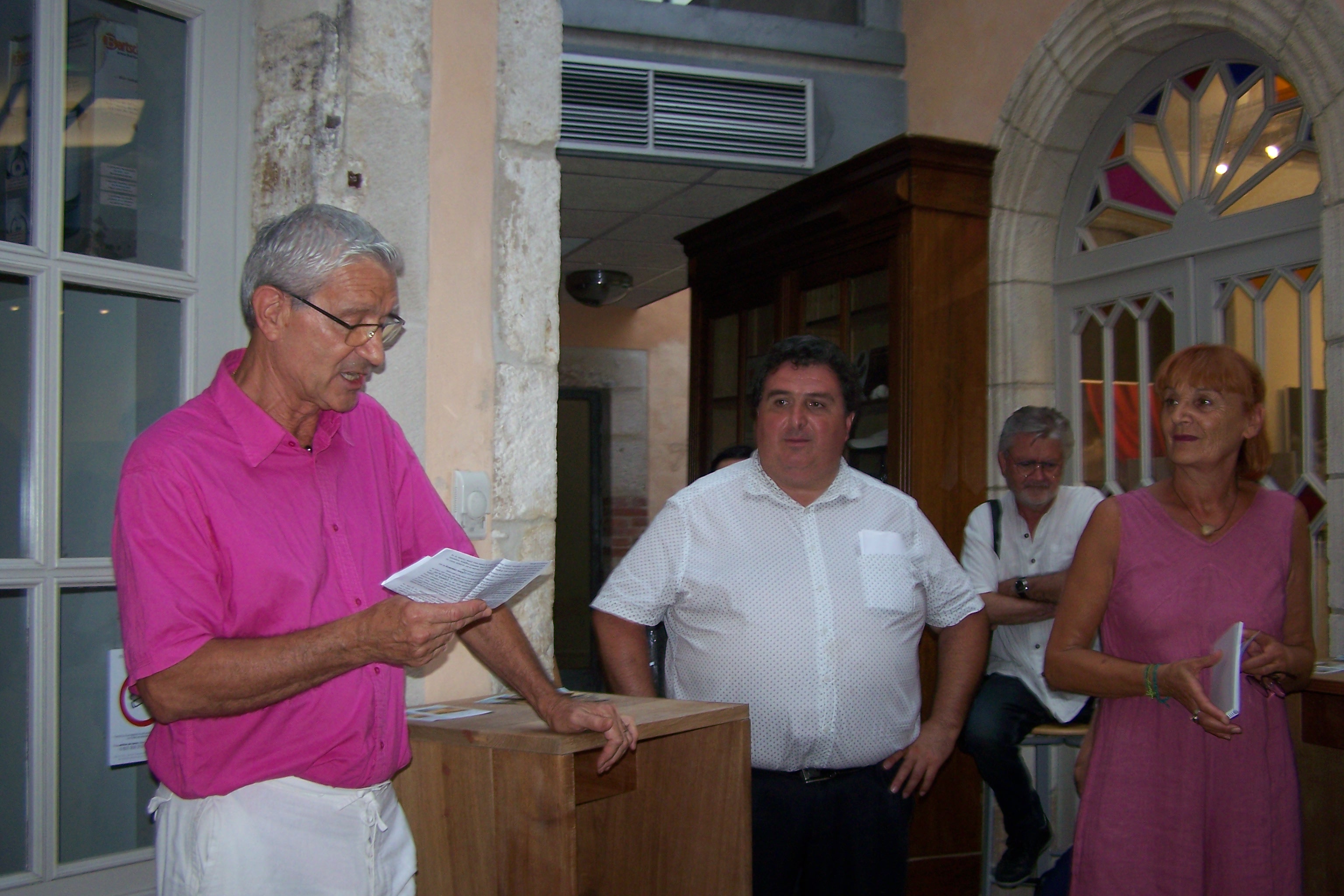 Brigitte Cailleau près de David Taupiac, lors de la présentation de l'artiste par Gilles Nicoud