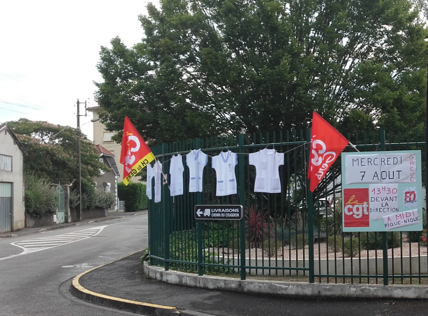 Le 7 août devant l'entrée du CHS - Photo Archives