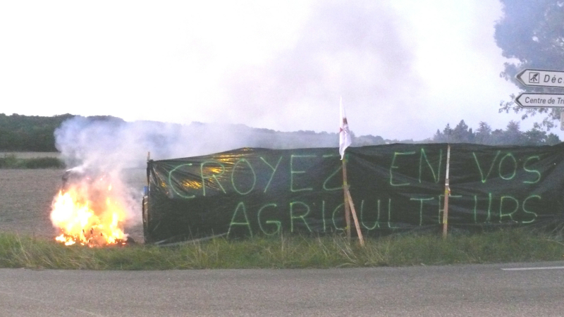 "Feux de la colère" : rendez-vous manqué entre les agriculteurs et "leurs voisins"