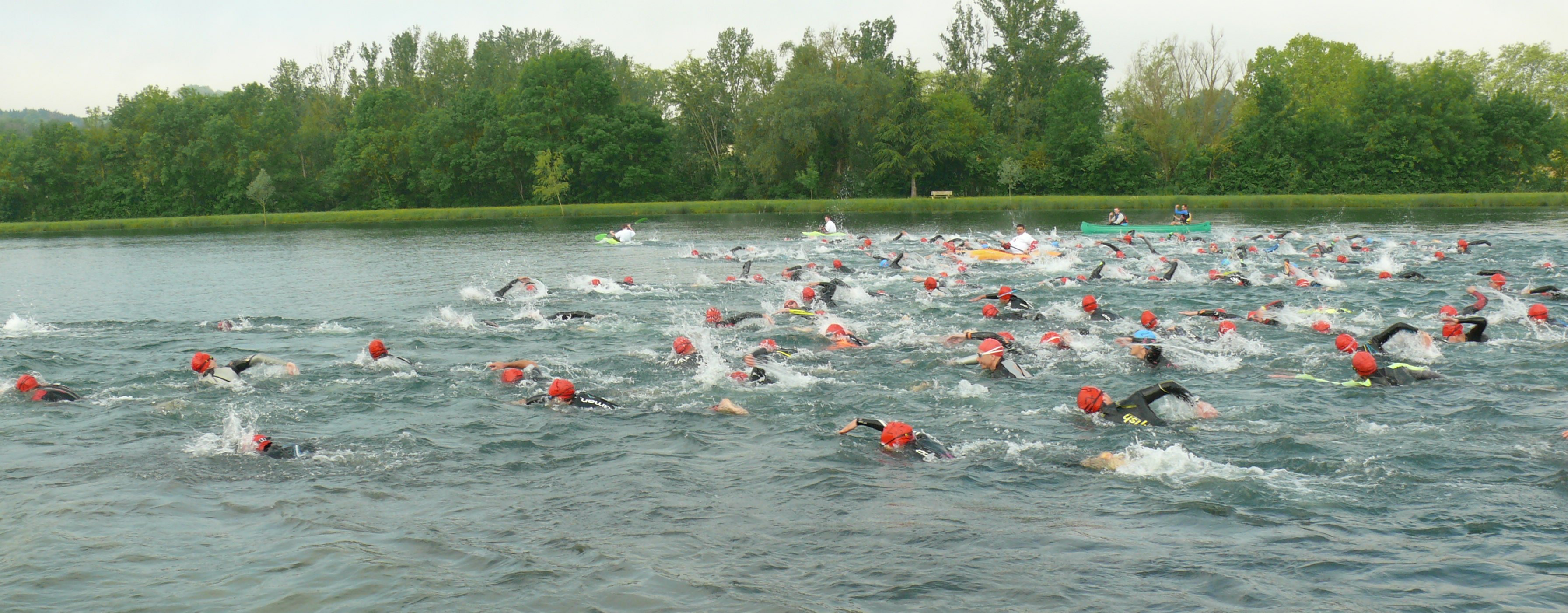 L'épreuve de natation, dans une eau à 17°, lors de l'édition 2018 - Photo JPE