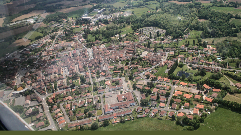 Survol de Nogaro par des hélicoptères  