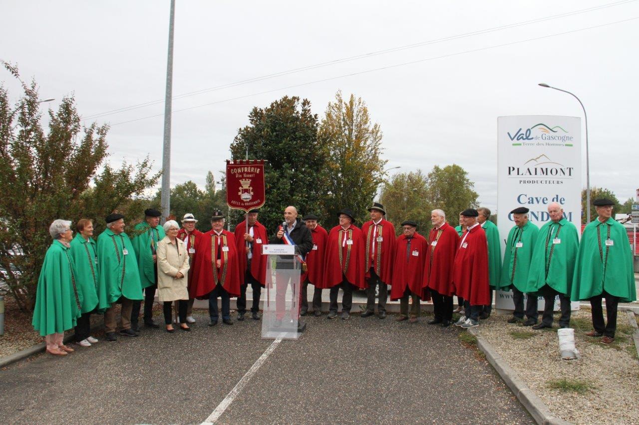 En rangs serrés pour l'inauguration du rond-point - Photo Marc Le Saux