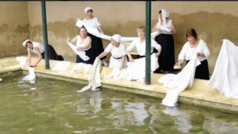 Jour de blanc au lavoir