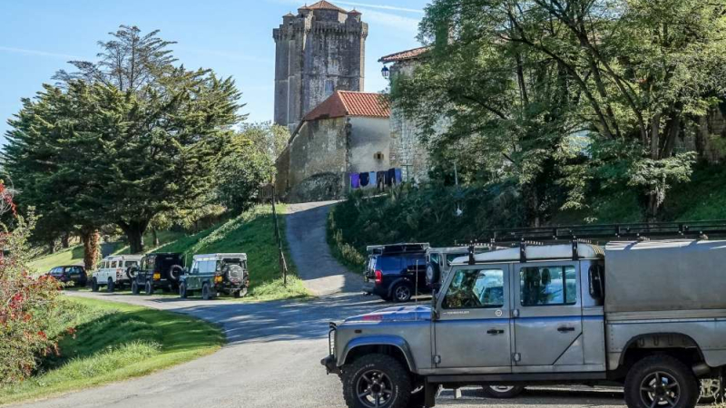Le Land Rover club Holland à Courtès