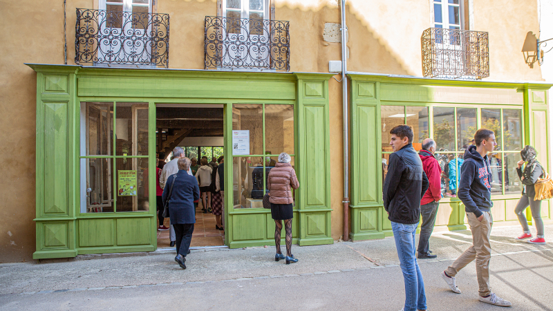 L’ancienne épicerie de Lupiac devient t-shirterie  
