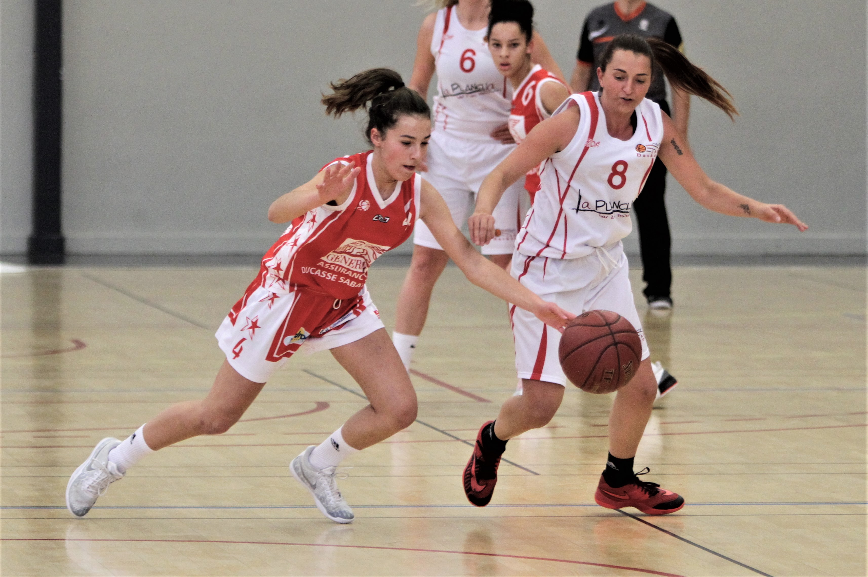 Ici la saison dernière, duel entre Charlotte Torres-Huchon et Marine Ponce (n°8), lors de ABC - Bordières.