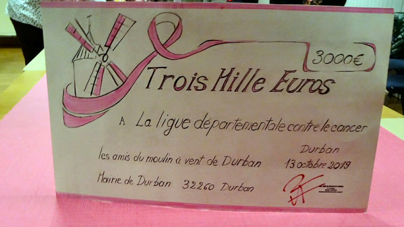 Un beau chèque pour la Ligue après Octobre Rose