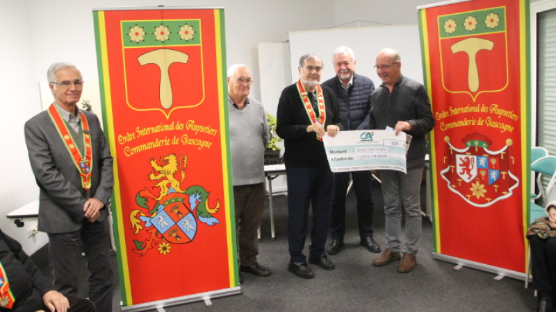 Remise de chèque par la Commanderie de Gascogne de l'Ordre International des Anysetiers