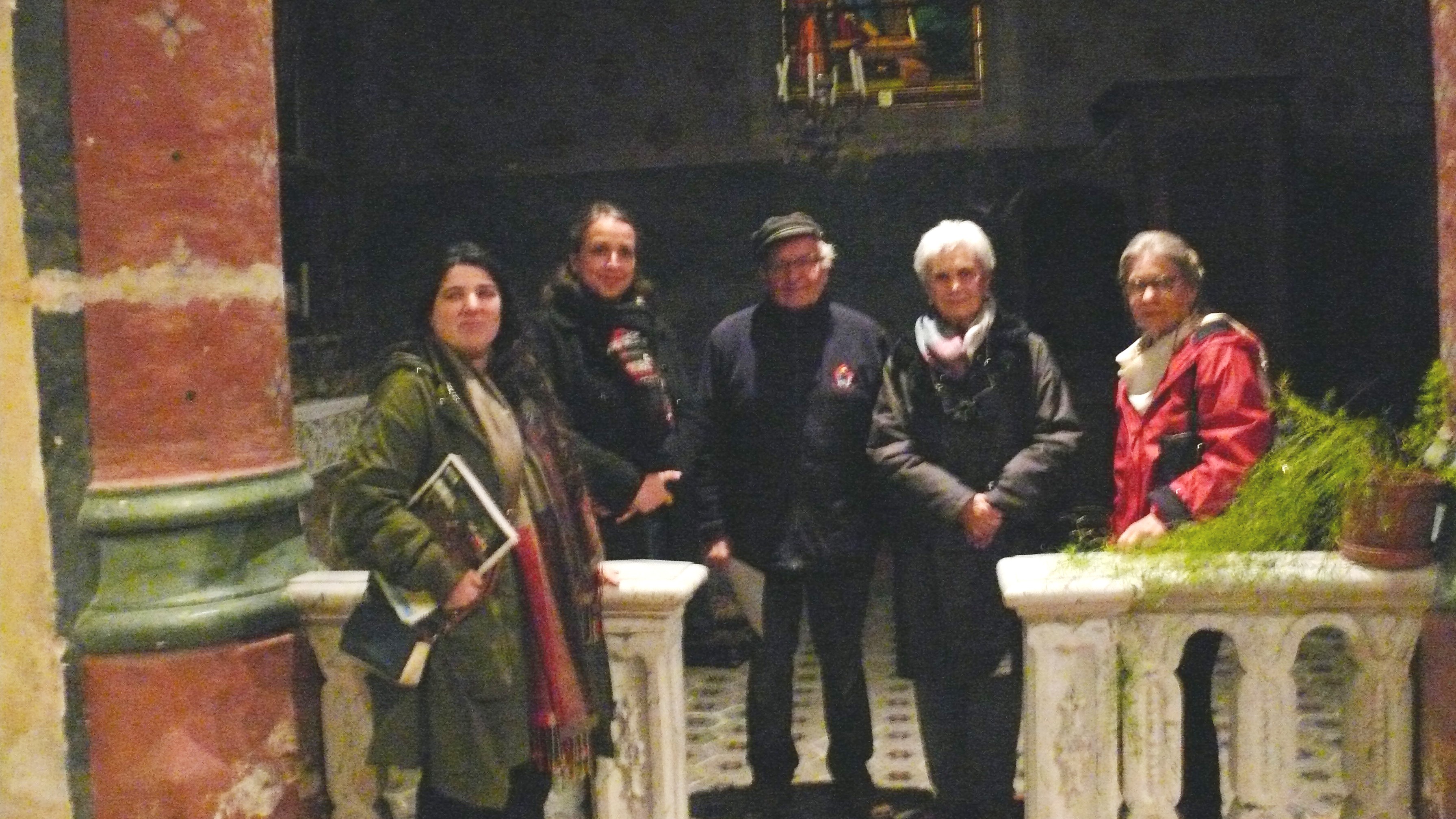 Michèle Darée, restauratrice des vitraux, Eugénie Galeraud et Karl Borenave, conseillers municipaux, Mireille Lassus, trésorière des Amis de l'église, et Jacqueline Warilhet, présidente des Amis de l'église.
