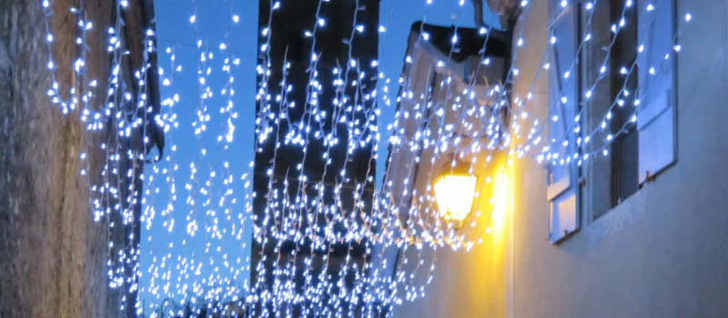 Un marché de Noël dans un castelnau du XIIIe siècle !