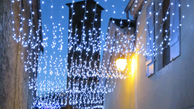 Un marché de Noël dans un castelnau du XIIIe siècle !