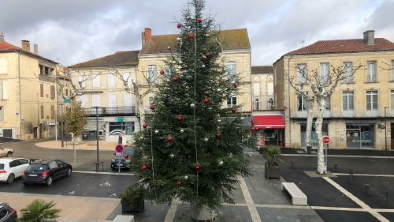 Illuminations et sapin de Noël : Vic-Fezensac revêt ses habits de fêtes !