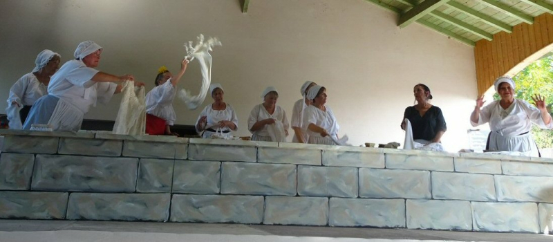 "Le Lavoir" joué par la troupe du Griot Blanc 