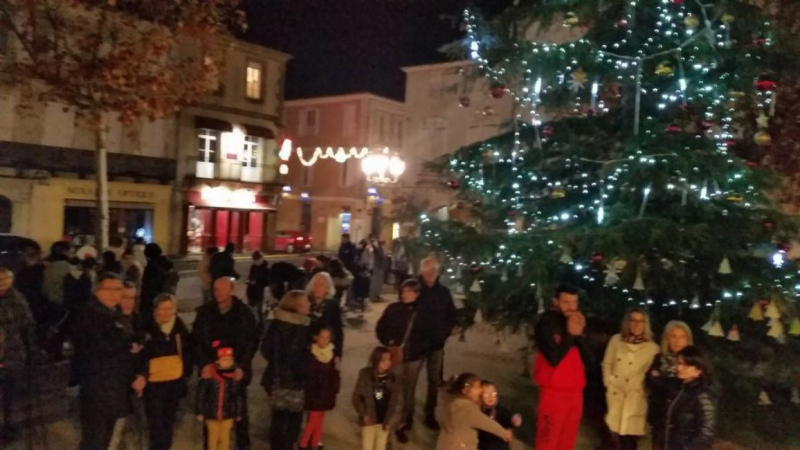 La place aux couleurs de Noël