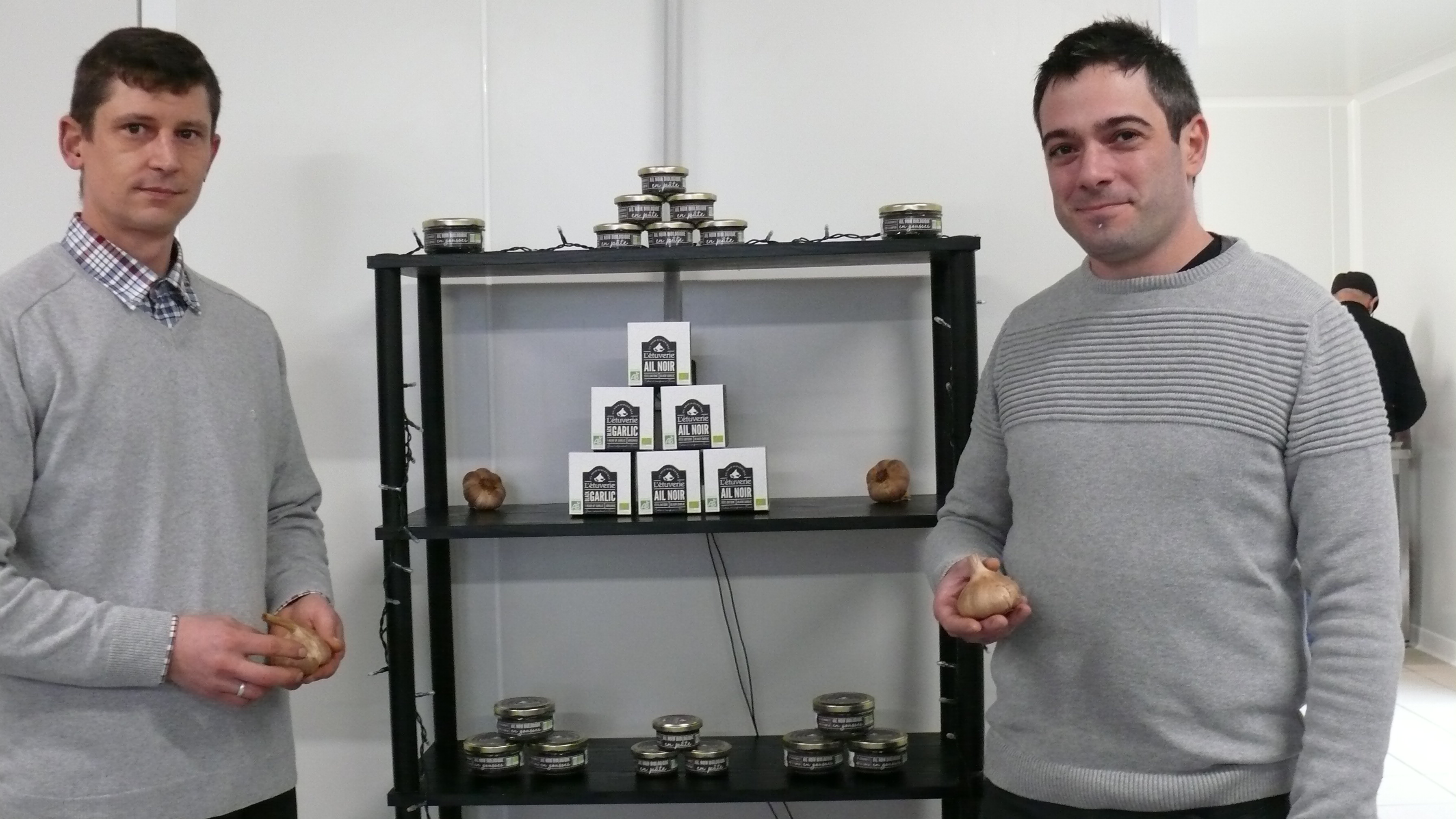 Fabien Candelon et Nicolas Ricau présentent leur produit.