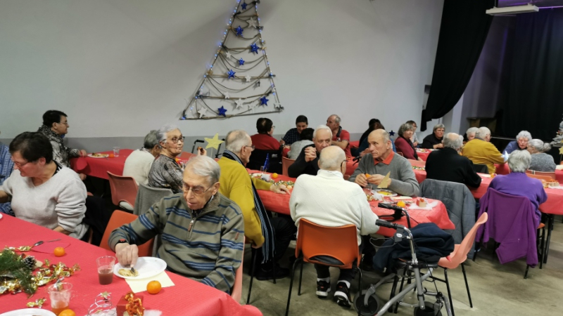 Moment de détente pour les salariés et les bénévoles de l'ADOM Trait d'Union 