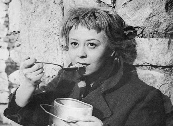 Giulietta Masina dans La Strada