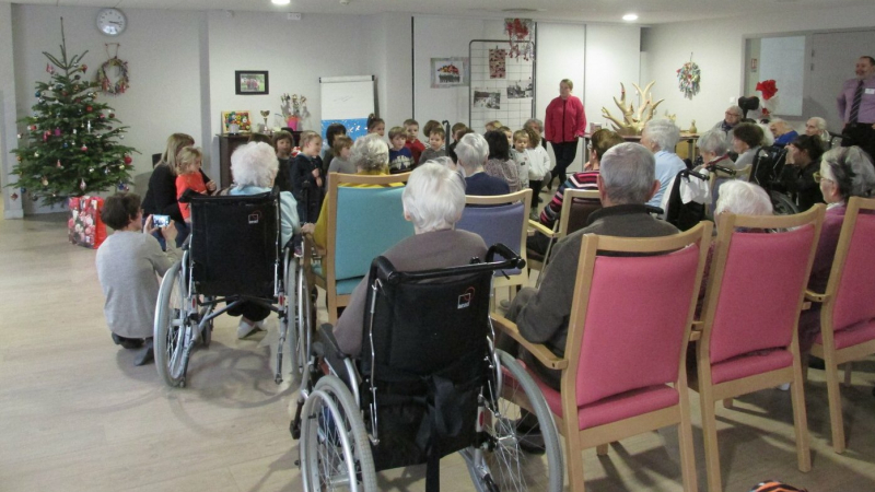 Une rencontre inter-générationnelle à l'EHPAD avec les élèves de l'école Notre-Dame 