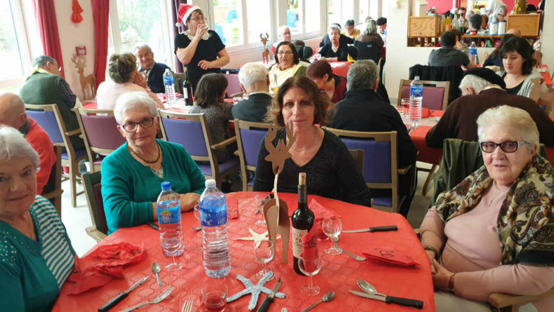 Chaleureux repas de Noël à la cité Saint-Joseph