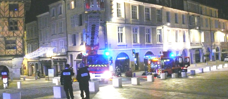 Cazeneuve : une maison détruite par un incendie. 