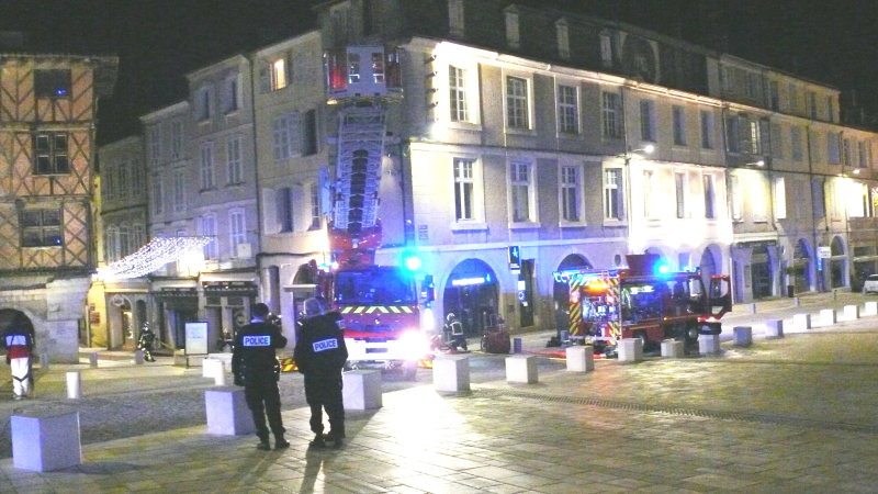 Cazeneuve : une maison détruite par un incendie. 