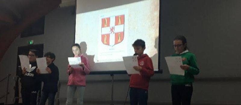 Les enfants de CM2 de l'école de Preignan ont présenté le blason de la commune
