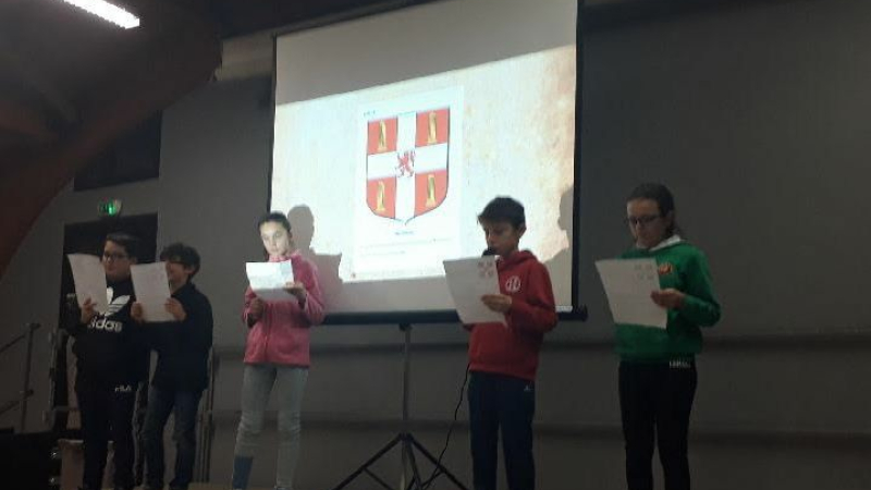 Les enfants de CM2 de l'école de Preignan ont présenté le blason de la commune