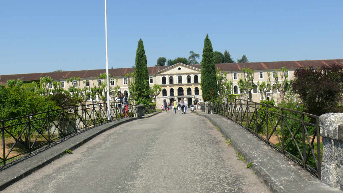 Caserne Espagne : bâtiments sur la rive gauche du Gers