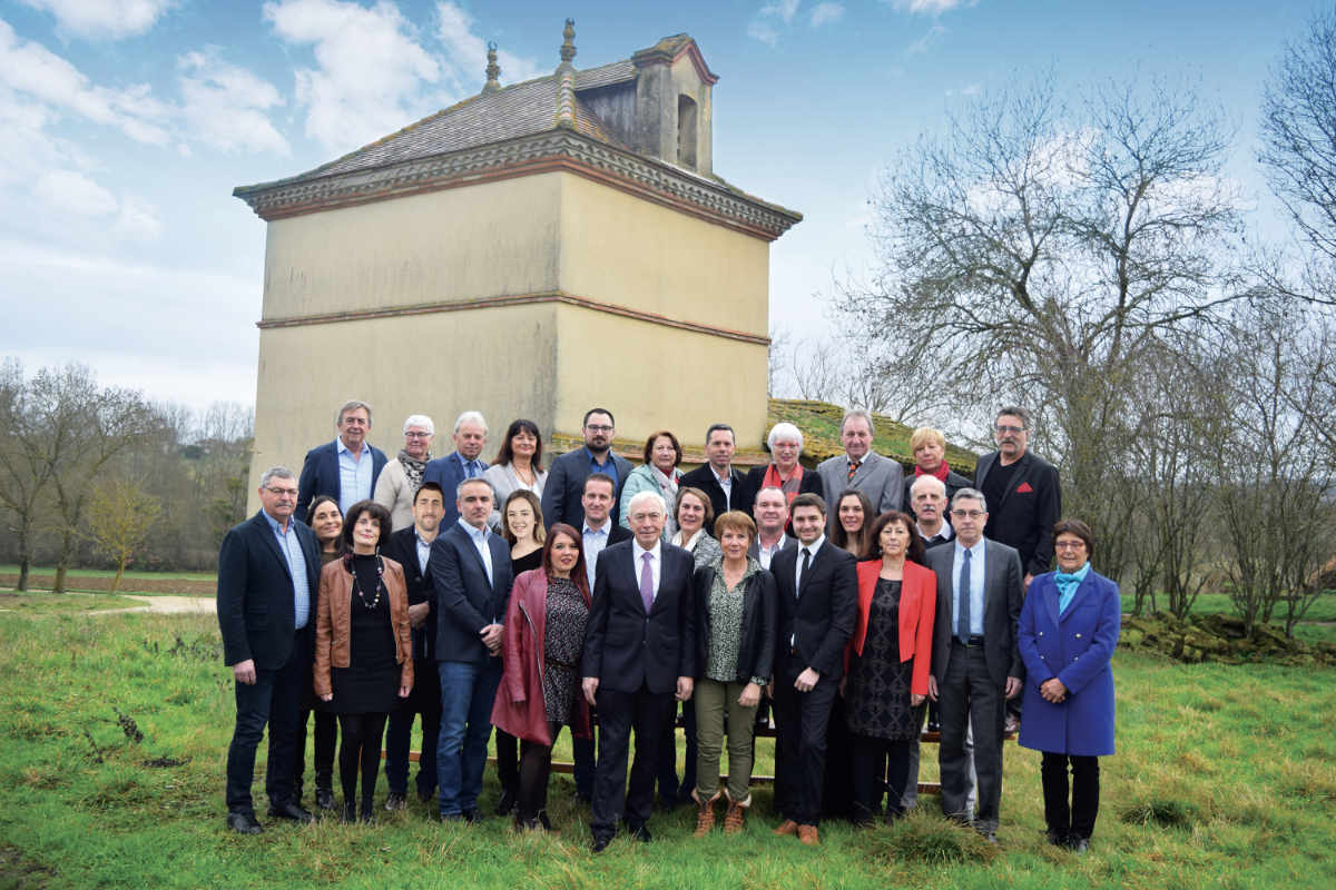 Les colistiers entourant François Idrac, candidat et maire sortant