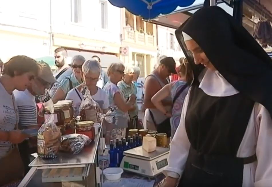 Sur le marché de Samatan
