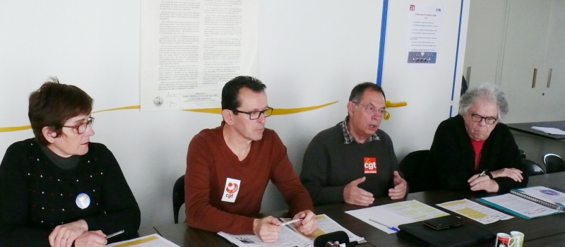 Les deux intersyndicales, santé et retraites, manifestent vendredi 14 fevrier.