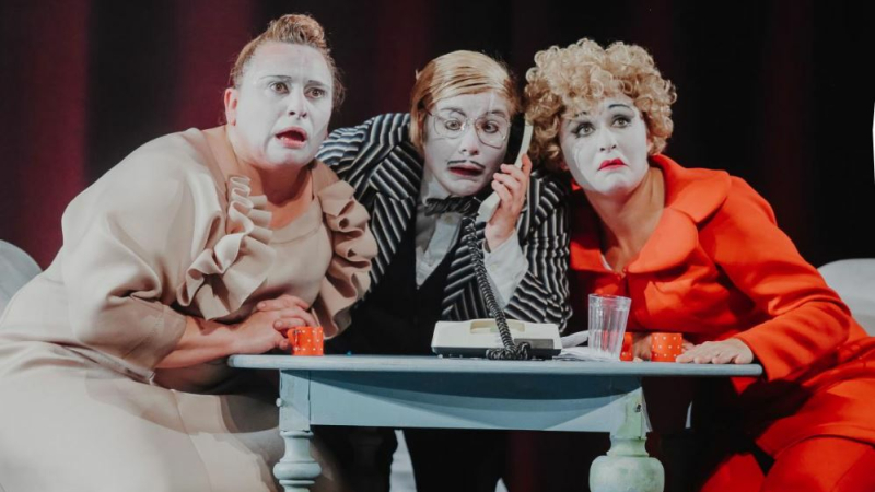 Lodka des clowns différents
