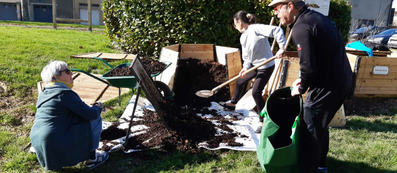 Première récolte sur l’aire de compostage