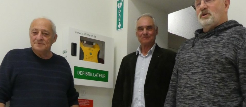 Un défibrillateur pour l'ouverture de la salle des fêtes totalement rénovée 
