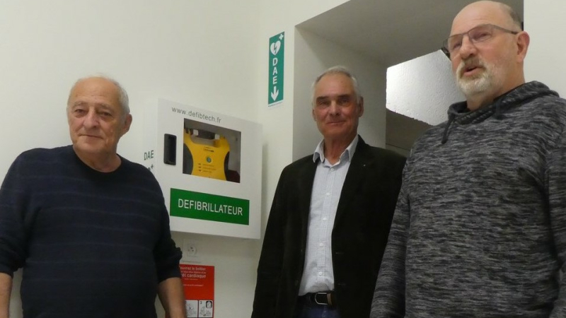 Un défibrillateur pour l'ouverture de la salle des fêtes totalement rénovée 